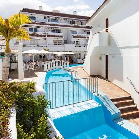 Precioso Alojamiento Con Piscina En Urbanizacion *